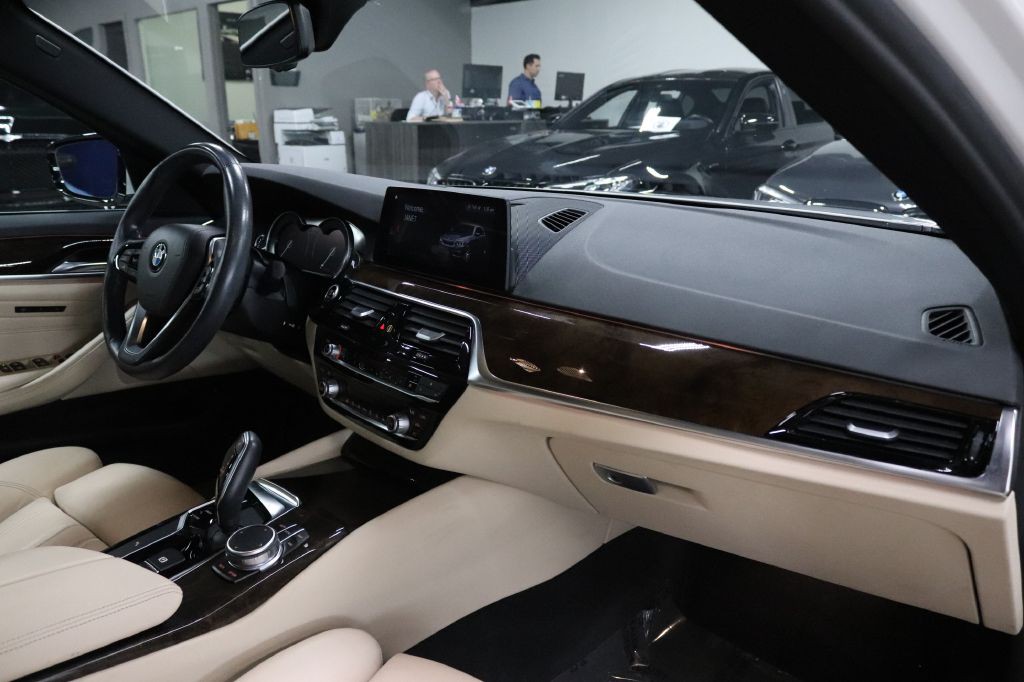 2019 BMW 5 Series Image 25