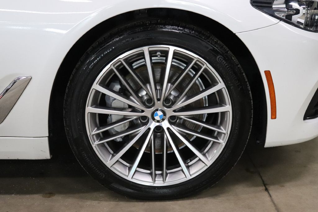 2019 BMW 5 Series Image 41