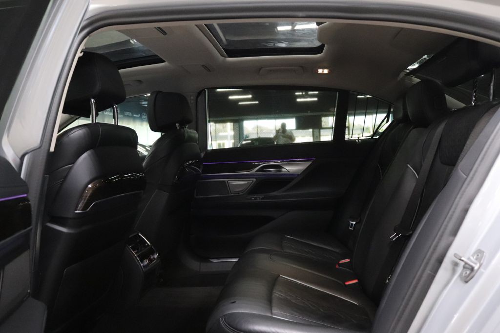 2020 BMW 7 Series Image 15