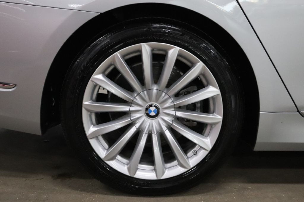 2020 BMW 7 Series Image 40