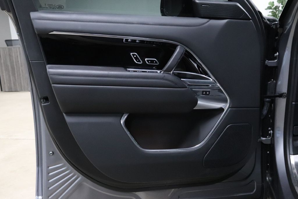 2023 Land Rover Range Rover Image 9
