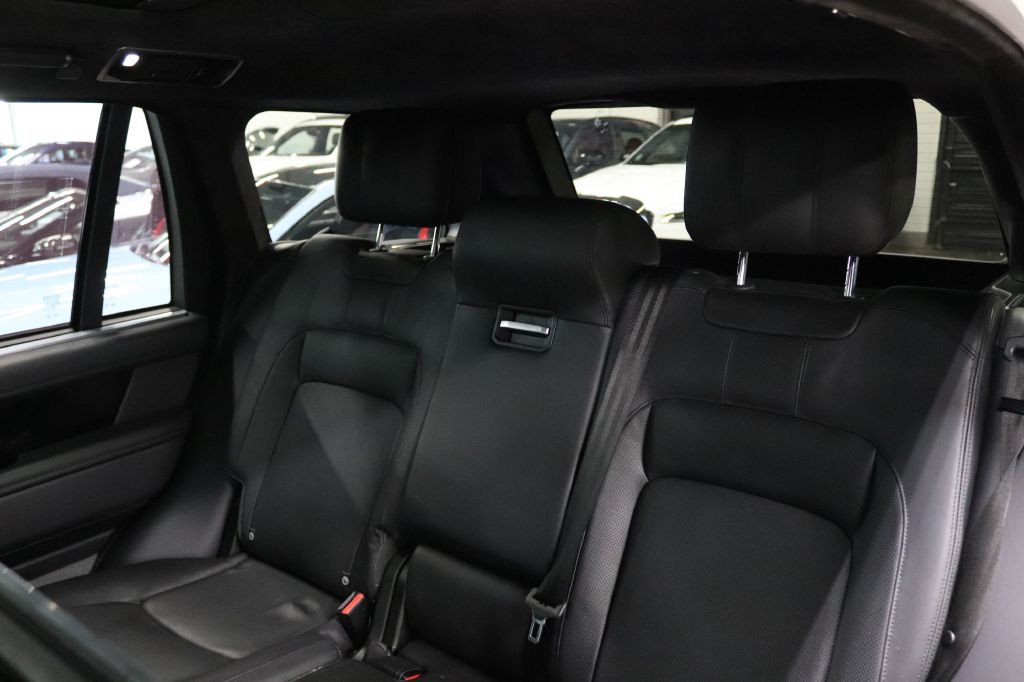 2018 Land Rover Range Rover Image 16