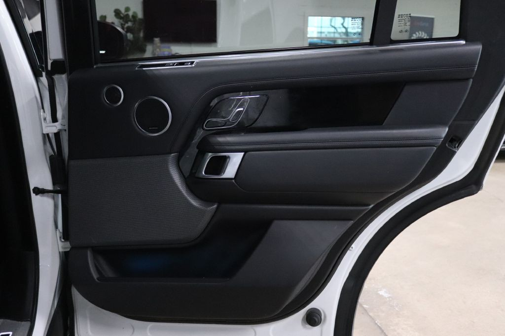 2018 Land Rover Range Rover Image 18