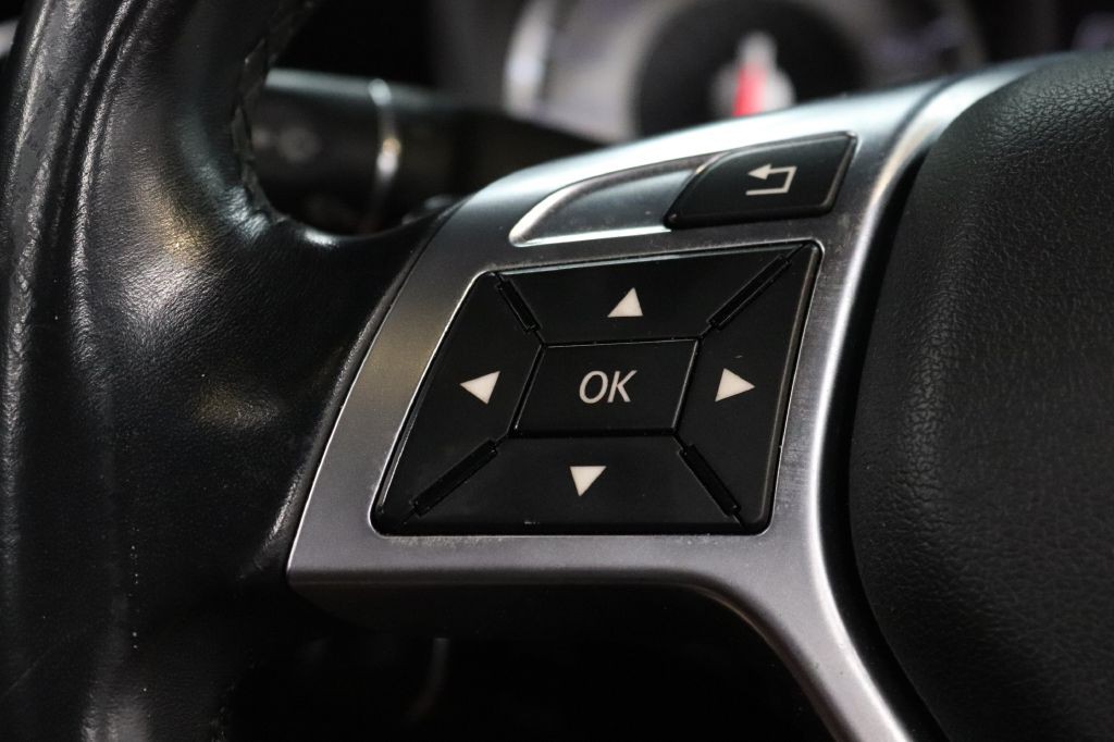 2016 Mercedes-Benz SLK-Class Image 20