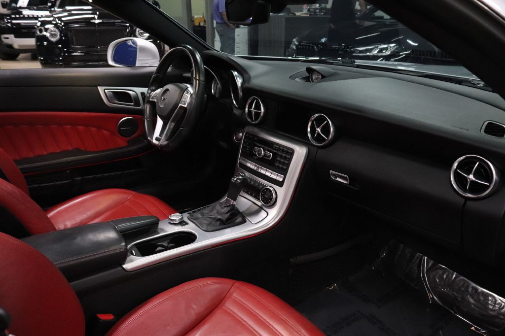 2016 Mercedes-Benz SLK-Class Image 30