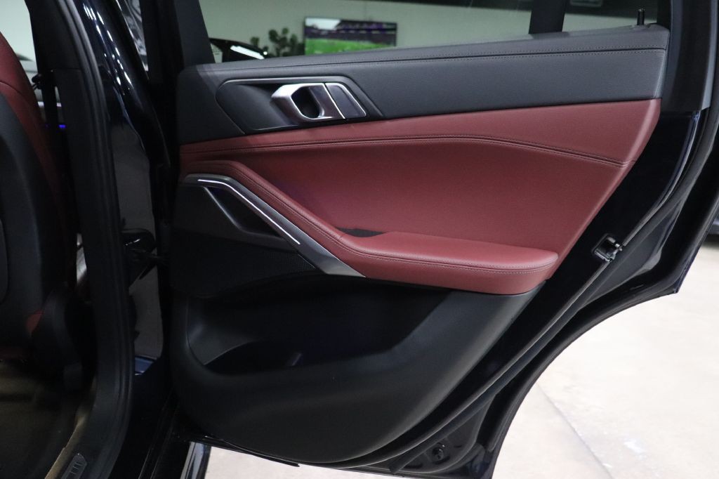 2022 BMW X6 Image 18