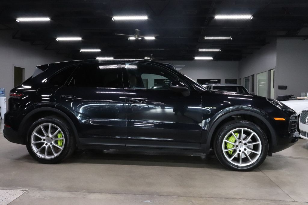2020 Porsche Cayenne Image 6