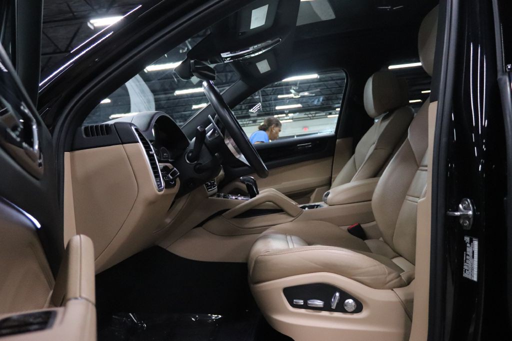 2020 Porsche Cayenne Image 10