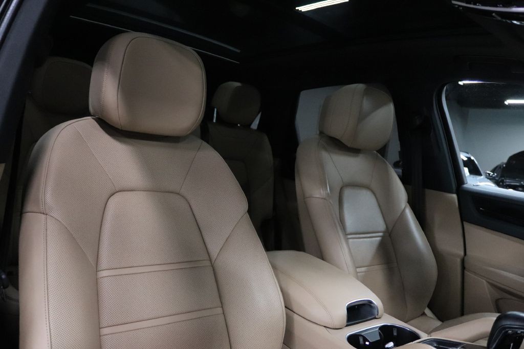 2020 Porsche Cayenne Image 24