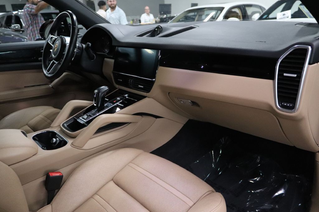 2020 Porsche Cayenne Image 25