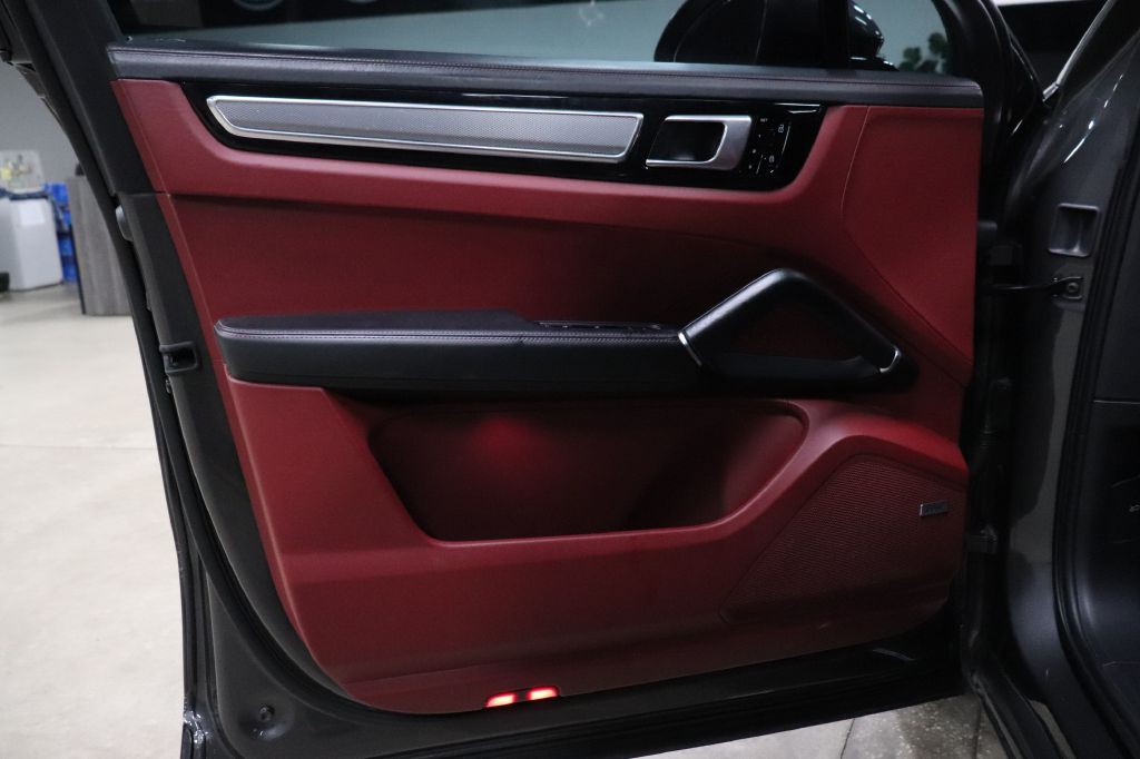 2021 Porsche Cayenne Image 9