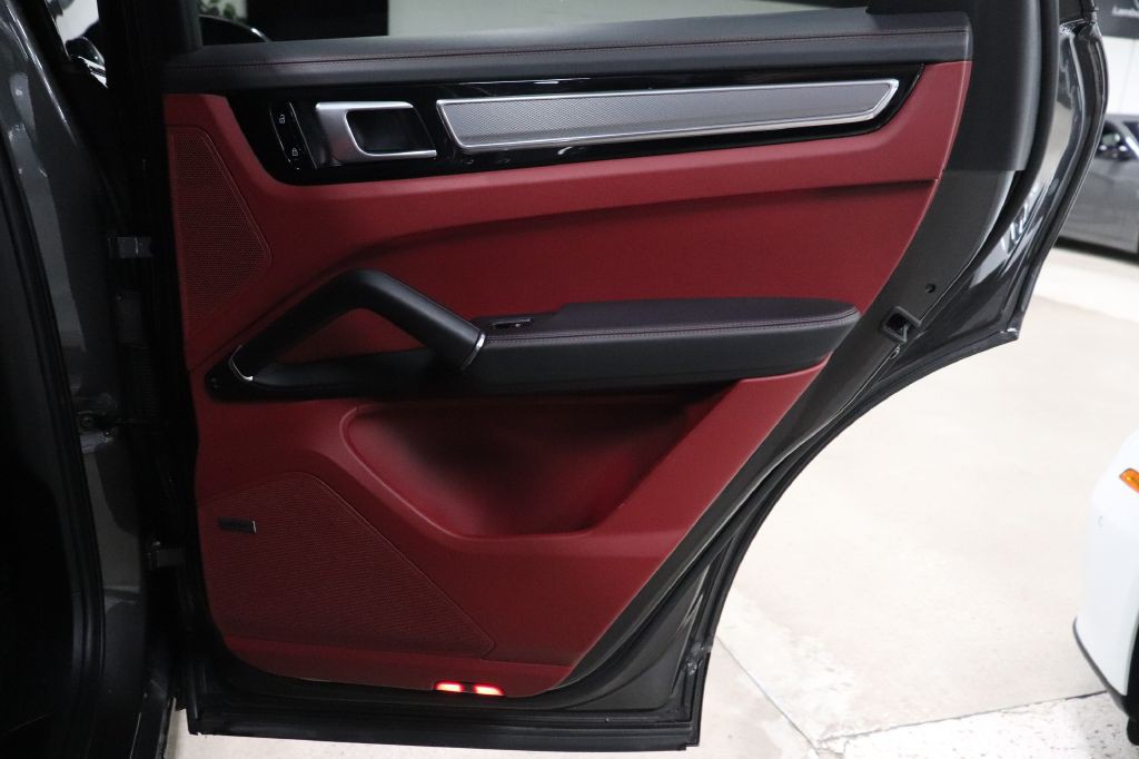 2021 Porsche Cayenne Image 25