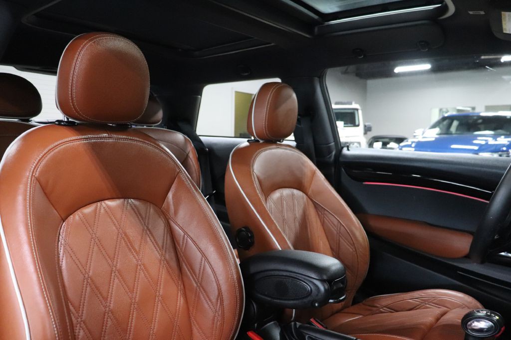 2019 MINI Cooper Image 17