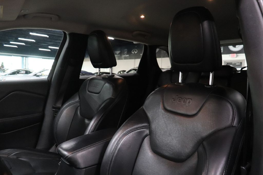 2019 Jeep Cherokee Image 12