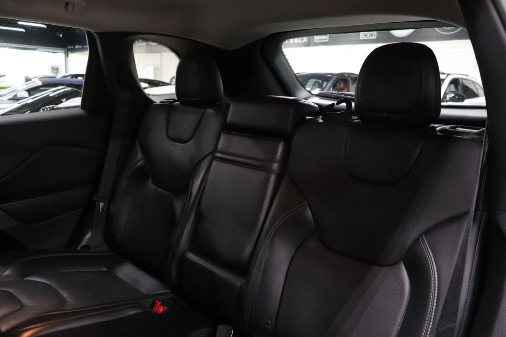 2019 Jeep Cherokee Image 16