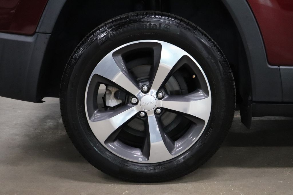 2019 Jeep Cherokee Image 38