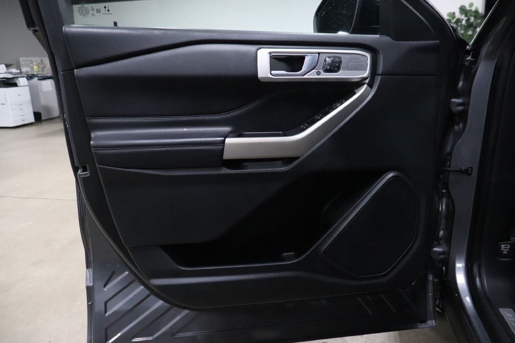 2022 Ford Explorer Image 9