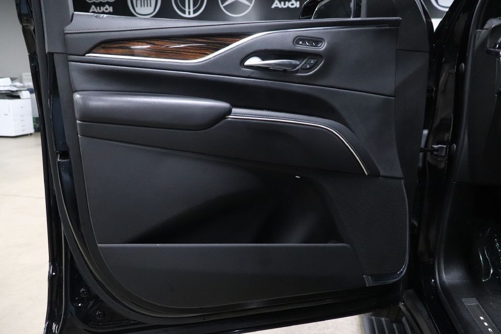 2022 Cadillac Escalade Image 9