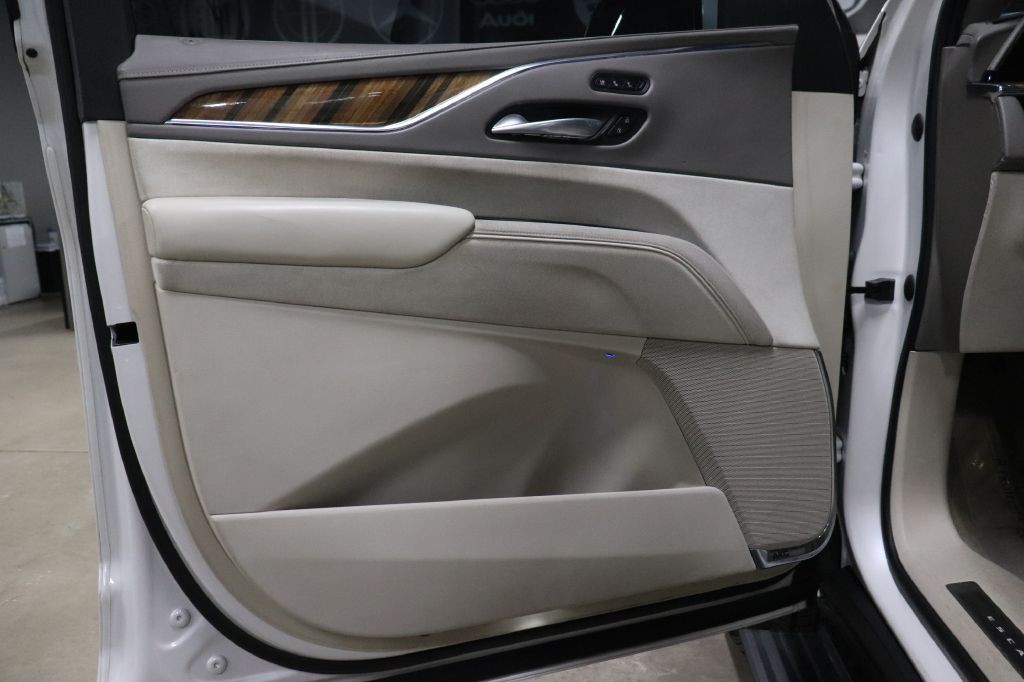 2021 Cadillac Escalade Image 9