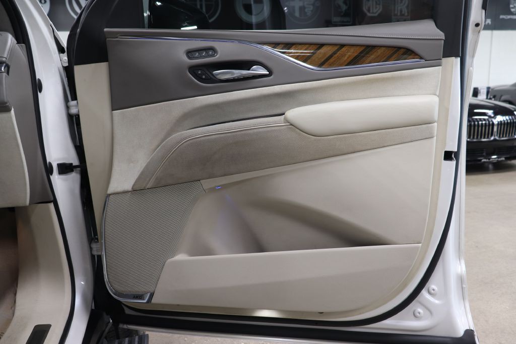 2021 Cadillac Escalade Image 32