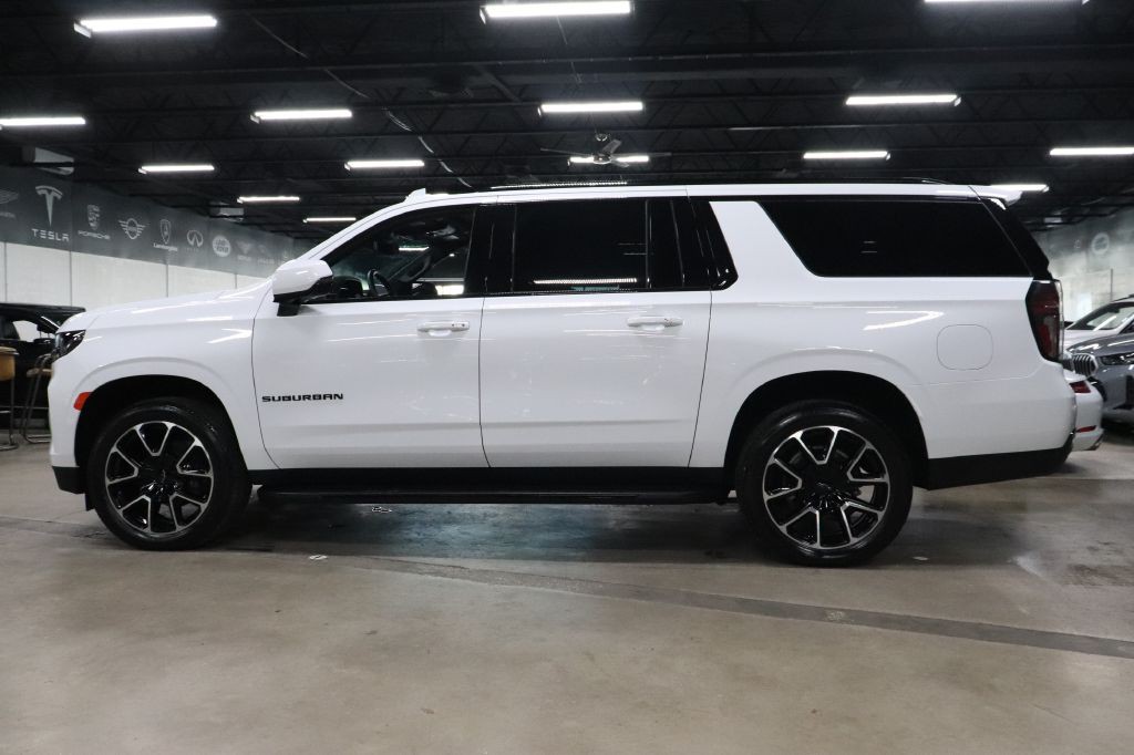 2024 Chevrolet Suburban Image 2