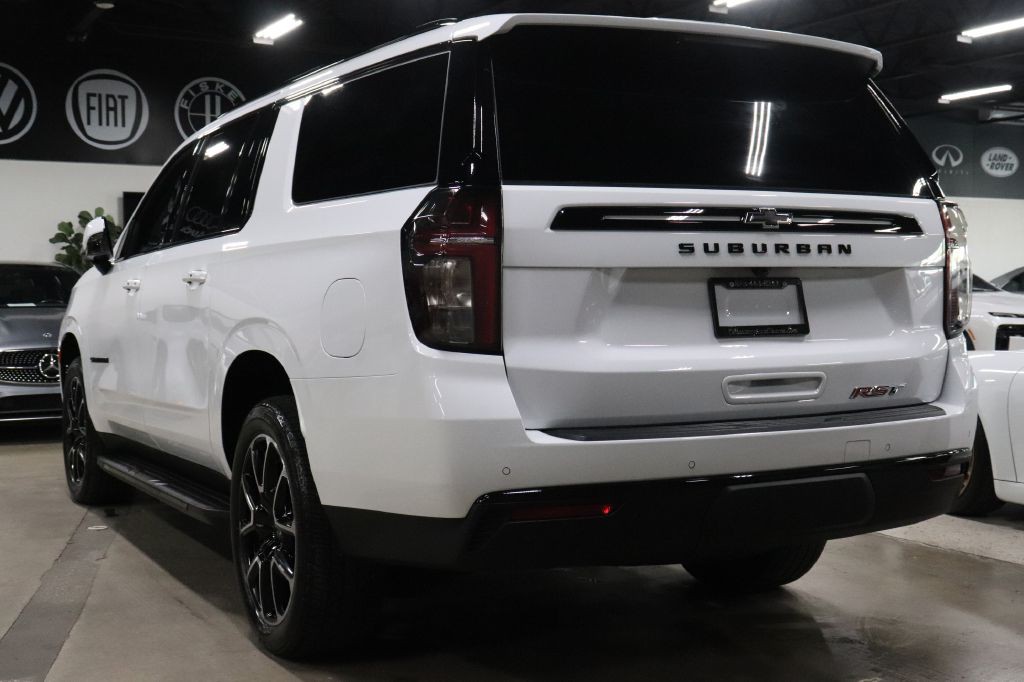 2024 Chevrolet Suburban Image 3