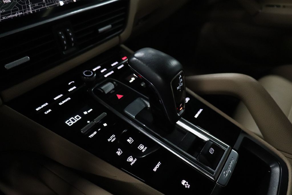 2022 Porsche Cayenne Image 15