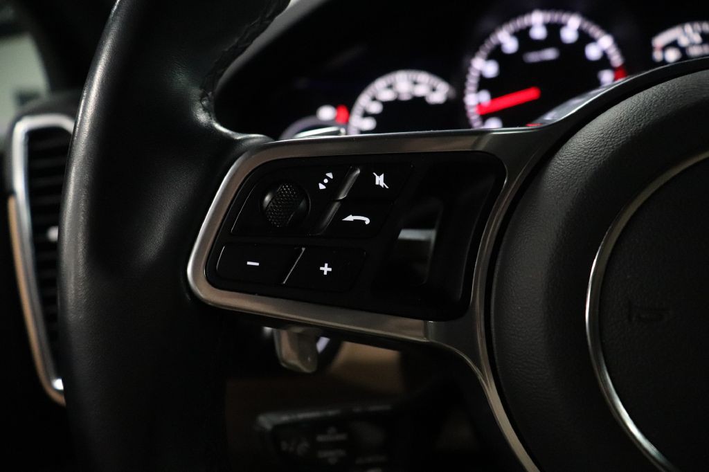 2022 Porsche Cayenne Image 18