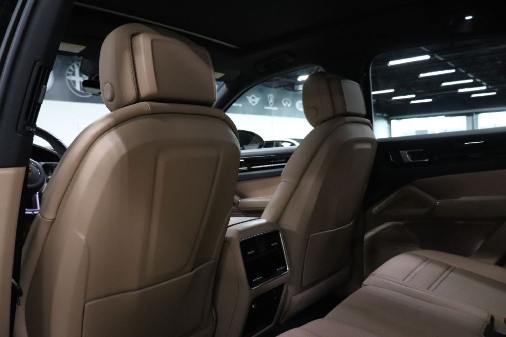 2022 Porsche Cayenne Image 21