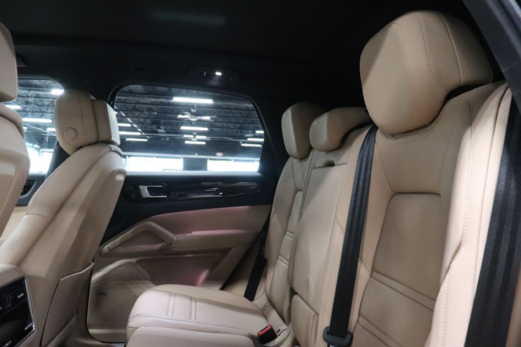 2022 Porsche Cayenne Image 22