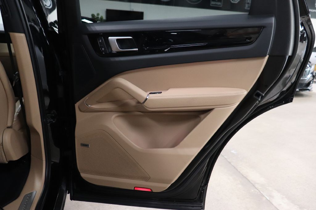 2022 Porsche Cayenne Image 25