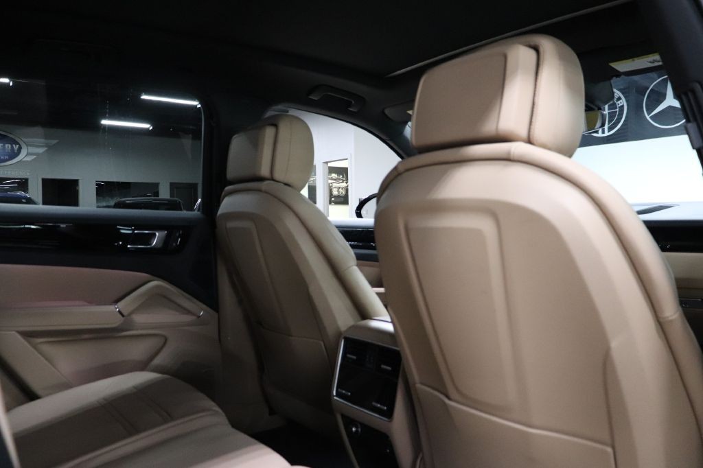 2022 Porsche Cayenne Image 26