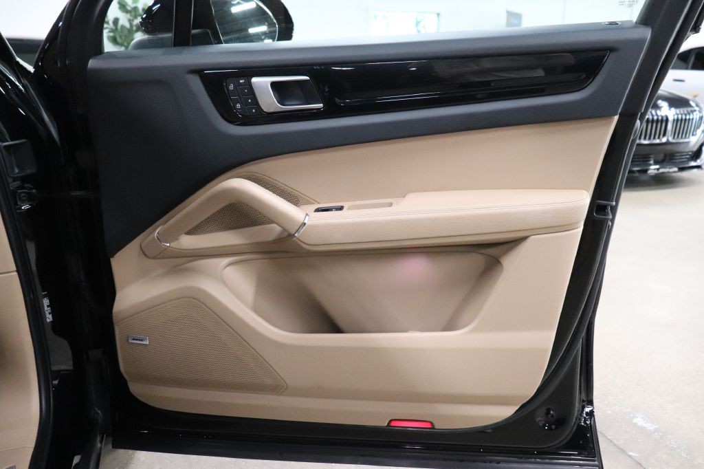2022 Porsche Cayenne Image 28