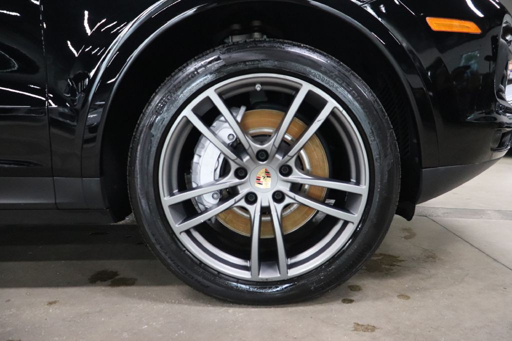 2022 Porsche Cayenne Image 35