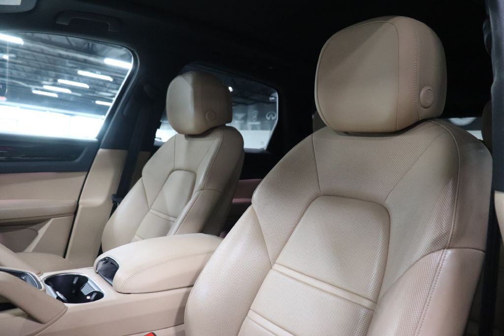 2022 Porsche Cayenne Image 10