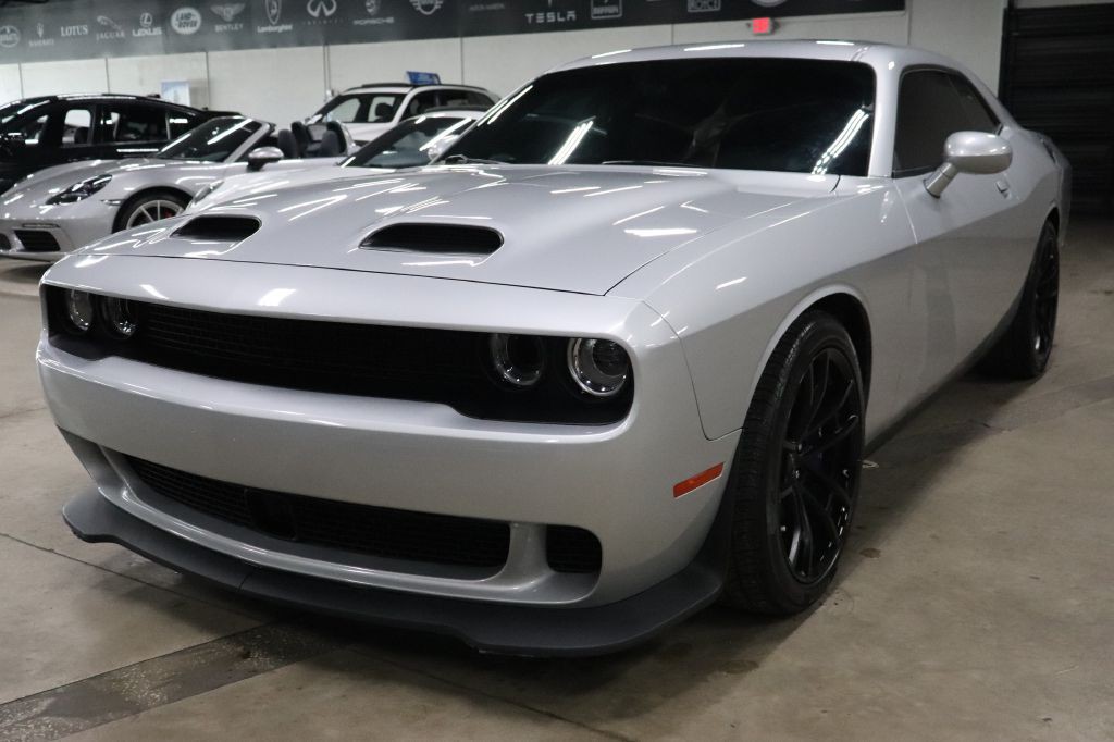 2023 Dodge Challenger Image 1