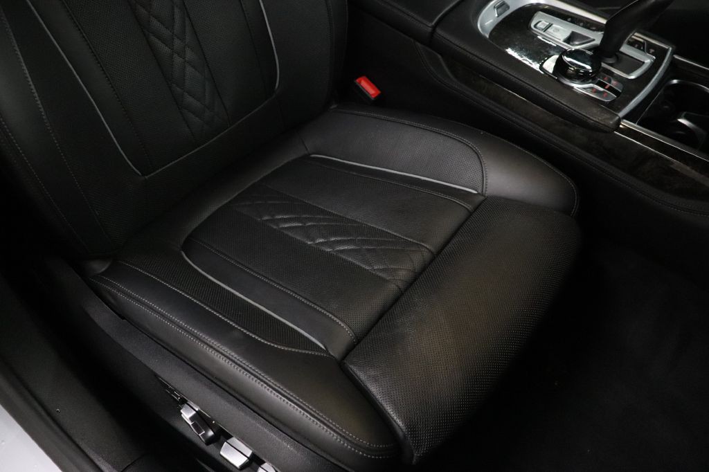 2019 BMW 7 Series Image 31