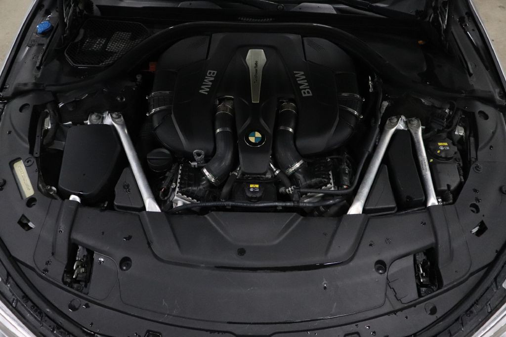 2019 BMW 7 Series Image 32
