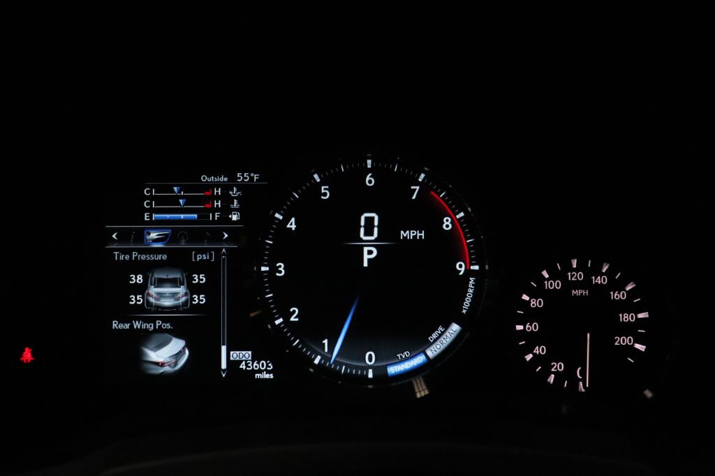 2015 Lexus RC F Image 27