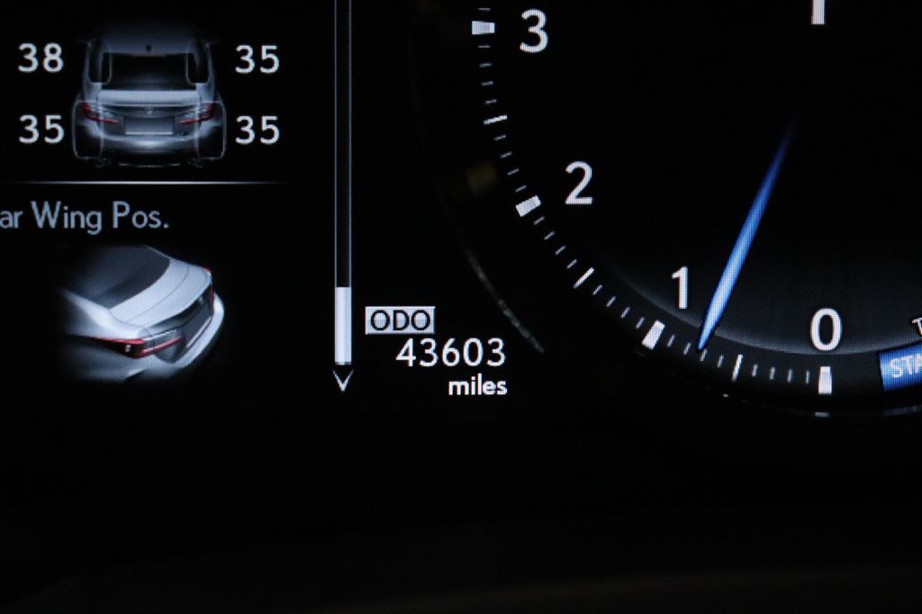 2015 Lexus RC F Image 28