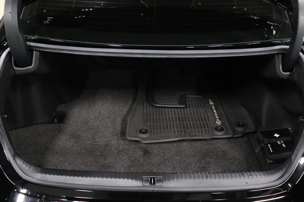 2015 Lexus RC F Image 17