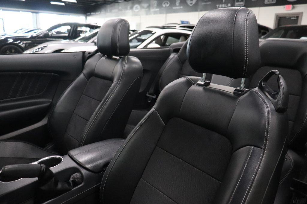 2021 Ford Mustang Image 19