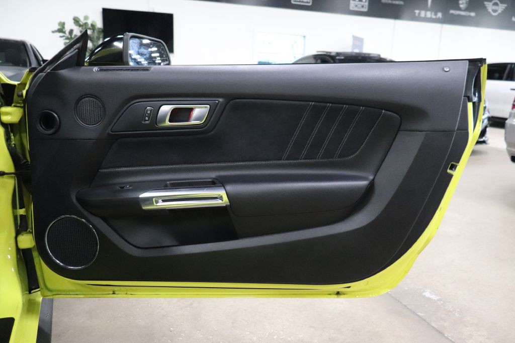 2021 Ford Mustang Image 31