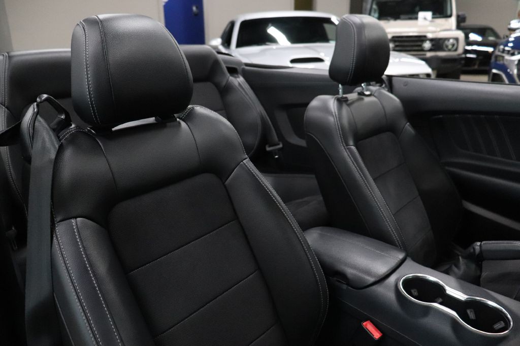 2021 Ford Mustang Image 33