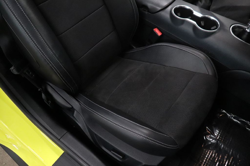 2021 Ford Mustang Image 34