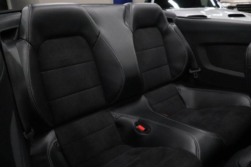 2021 Ford Mustang Image 35