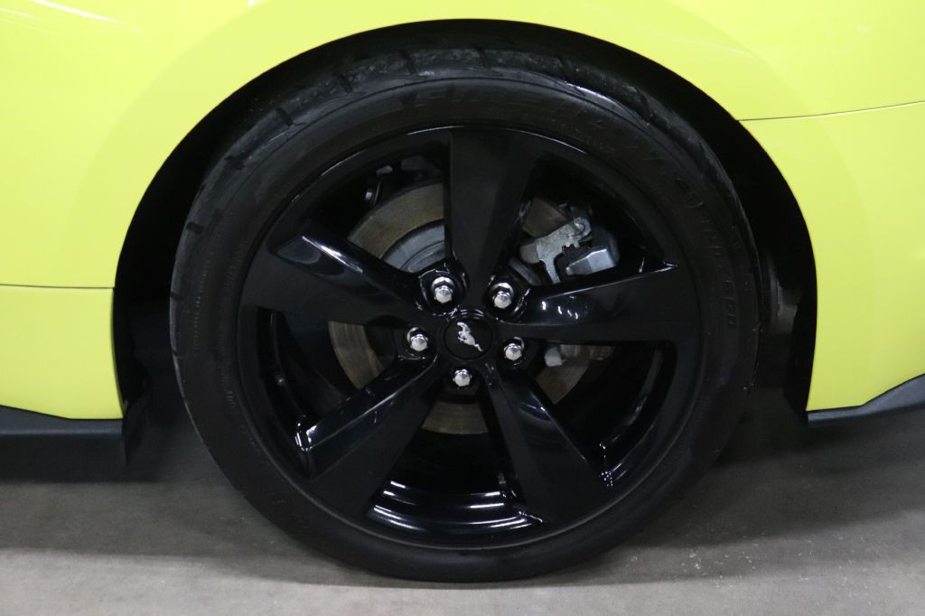 2021 Ford Mustang Image 38