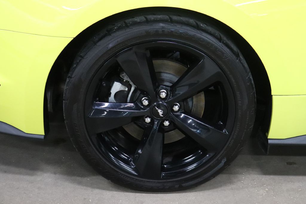 2021 Ford Mustang Image 39