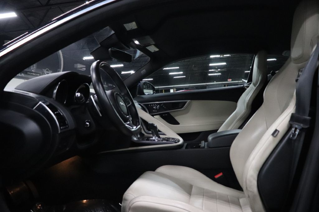 2020 Jaguar F-TYPE Image 9