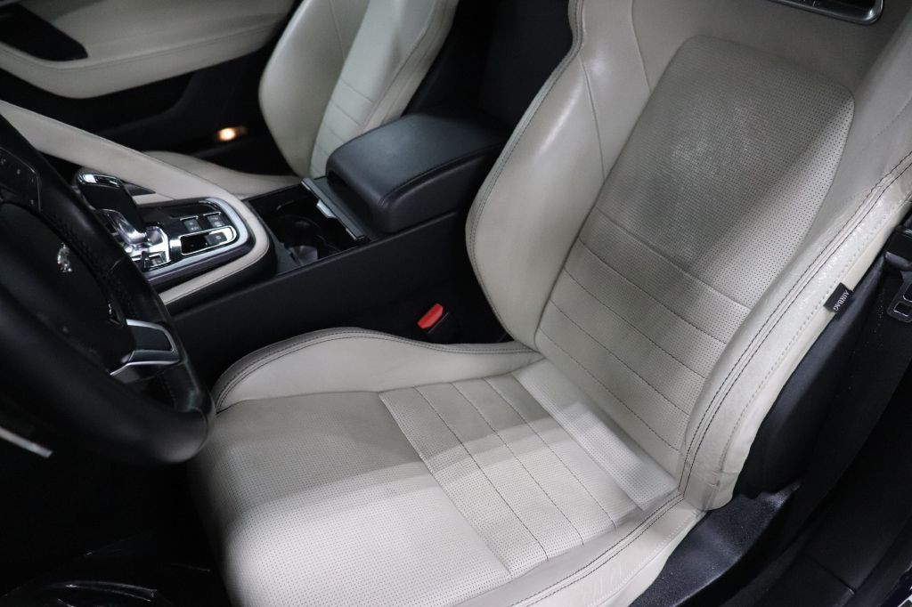 2020 Jaguar F-TYPE Image 11